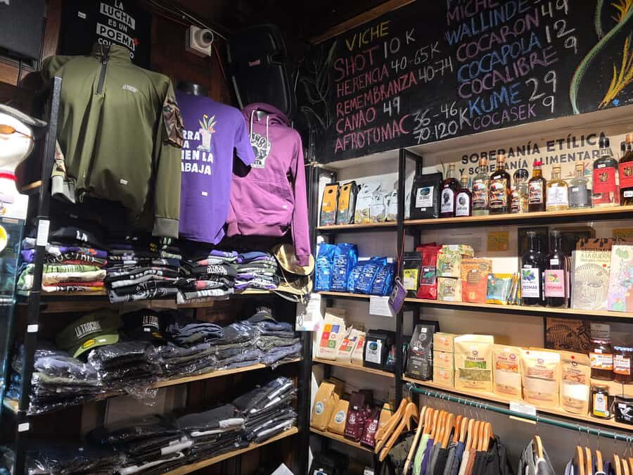 3-in-1 Panoramic city tour Bogotá-beyond the traditional - Casa de Betty la Fea: pop culture with a local street view