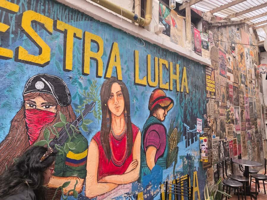 3-in-1 Panoramic city tour Bogotá-beyond the traditional - Cacao, traditional licor, and mini-tejo: the tour’s fun center