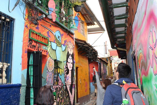 3-in-1 Panoramic city tour with walking tour and experiences - La Candelaria on foot: La Concordia, Callejón Embudo, and El Chorro de Quevedo