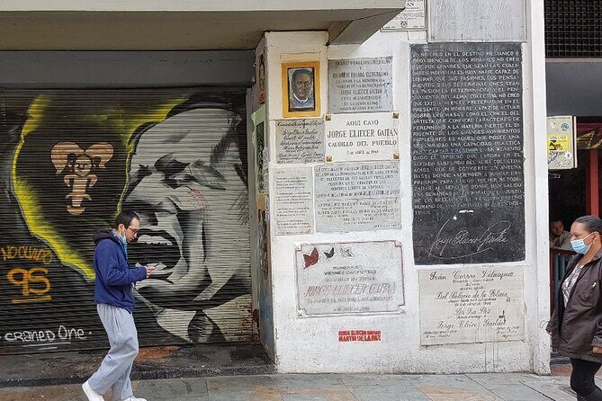 Armed Conflict and Violence Tour in Bogotá, Colombia - Stop-by-Stop: Bank Museums and the Cartel Growth-and-Downfall Story
