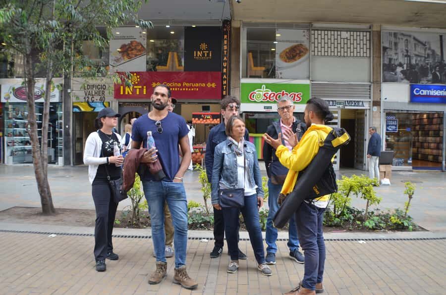 Bogotá: 3-Hour Private Tour of La Candelaria - La Concordia Marketplace: fruit, juice, and Bogotá’s daily rhythm