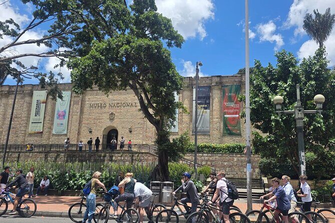 Bogotá Bike Tour - National Park food stops: juices, corn-on-the-cob, and grilled plates