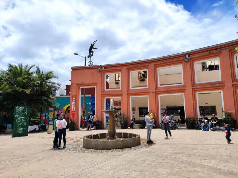 Bogotá: Candelaria Tour with Cacao and Coffee Workshop - The Walking Portion: Colonial Streets + Stories You Can Actually Use