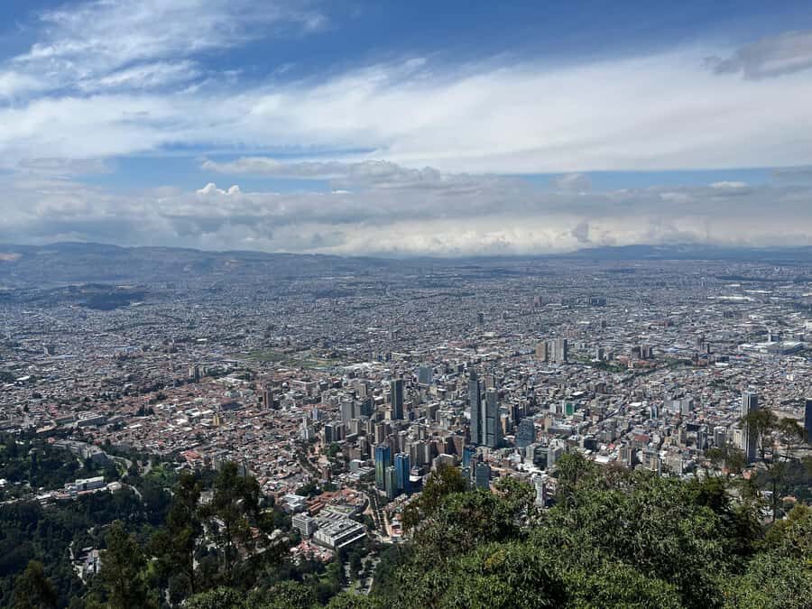 BOGOTA: City Tour, Monserrate, Gold Museum, Botero Museum, Plaza Bolívar - La Candelaria and Chorro de Quevedo: your day starts in the oldest streets