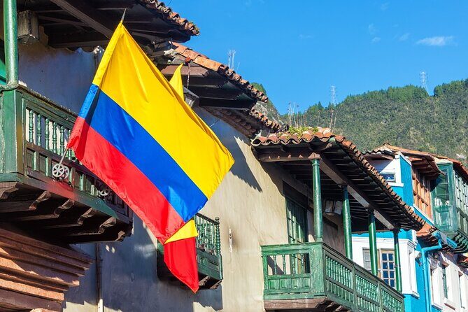 Bogota city tour private, flexible and exclusive, up to 6 travelers - La Puerta de la Catedral: A Built-In Food Moment