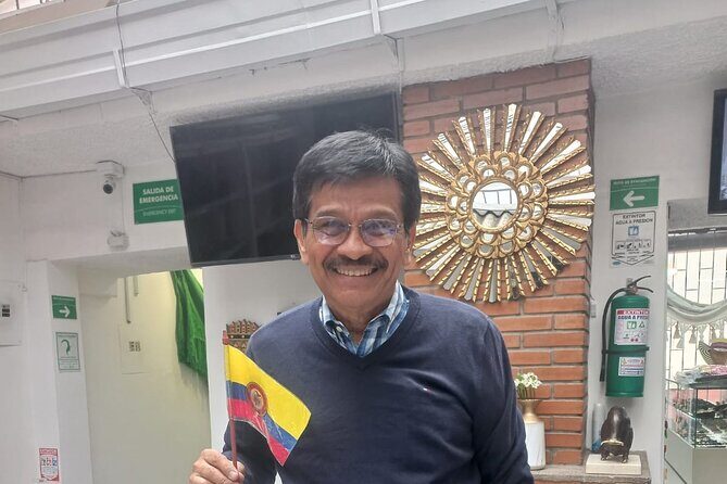 Bogota city tour private, flexible and exclusive, up to 6 travelers - La Candelaria: Cobblestones, Balconies, and Chicha Time