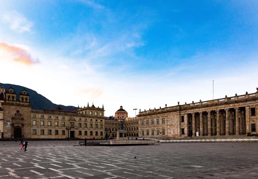 Bogotá: City Tour with Monserrate Hill, transfers and guide - Capitolio Nacional: a short visit that still counts