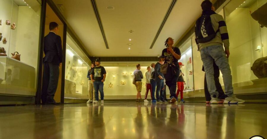 Bogota: Downtown City and Monserrate Hill Private Tour - Gold Museum and the day-based backup plan