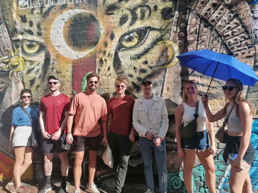 Bogotá: Graffiti Tour el mejor recorrido de arte urbano - Best time to go: match your energy to the two daily windows