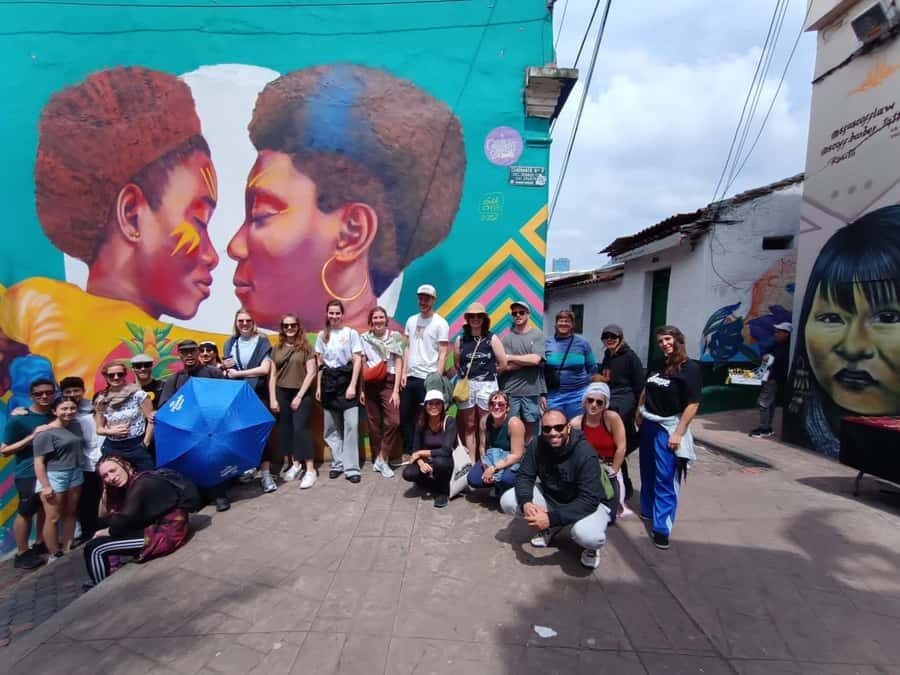 Bogotá: Graffiti Tour el mejor recorrido de arte urbano - Where you meet: Parque de los Periodistas and an easy start