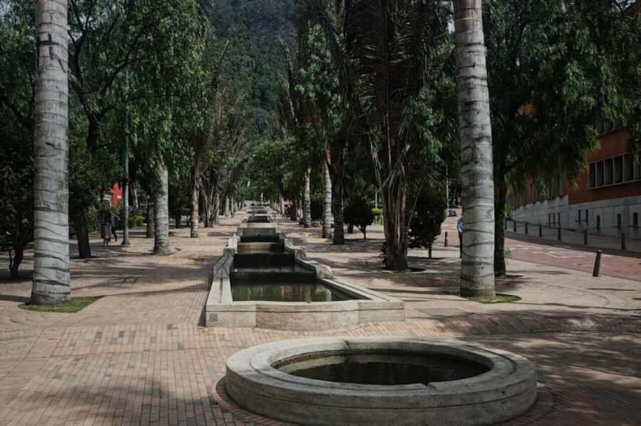 Bogotá: Guided La Candelaria Walking Tour - Pair it with a bike tour if you want the full city day
