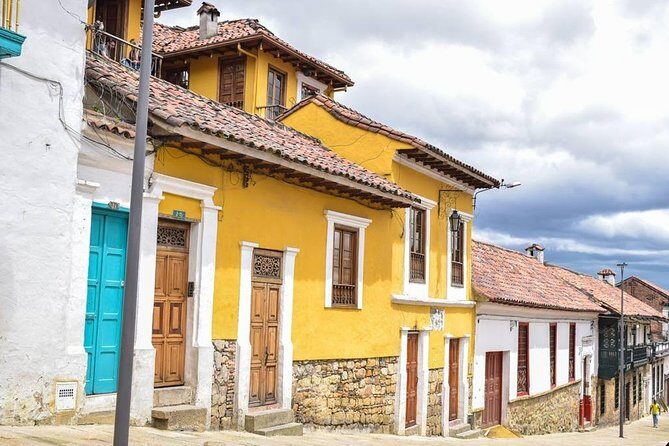 Bogotá Half Day City Tour with Monserrate hill- 6 hours - Barrio La Candelaria: colonial streets with an arts-and-culture rhythm