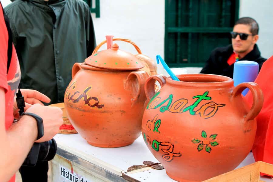 Bogota: La Candelaria Highlights Walking Tour - Bolívar Square: Capitol, Justice Palace, City Hall, and the Cathedral