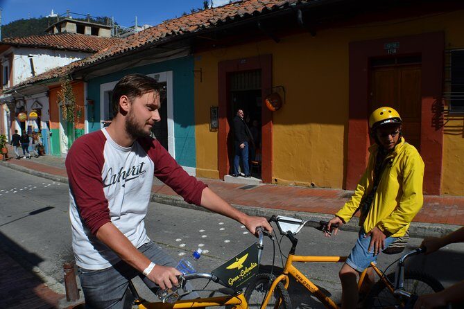 Bogotá Private Bike Tour with Transportation - Parque Nacional Enrique Olaya Herrera: Urban Nature Meets Local Life