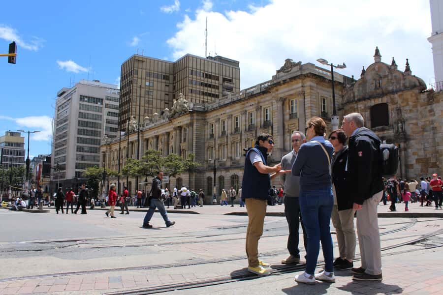 Bogotá: Private Candelaria Walking Tour and Gold Museum - La Candelaria streets: history you can walk through
