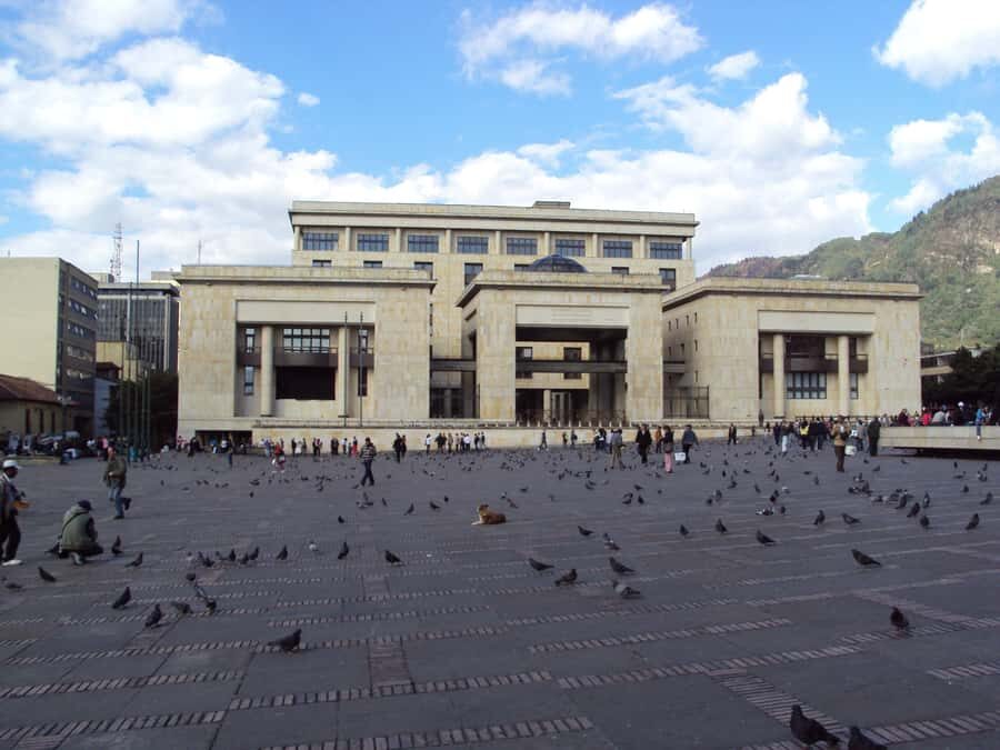 Bogotá: Private Candelaria Walking Tour with Gold Museum - Santuario Nuestra Señora del Carmen and the architecture that teaches