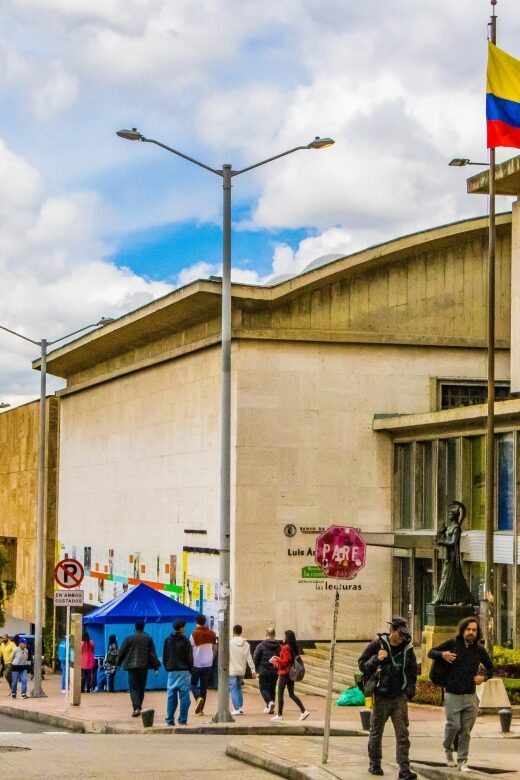 Bogotá: Private Candelaria Walking Tour with Gold Museum - Value for the money: why $63 makes sense for this mix