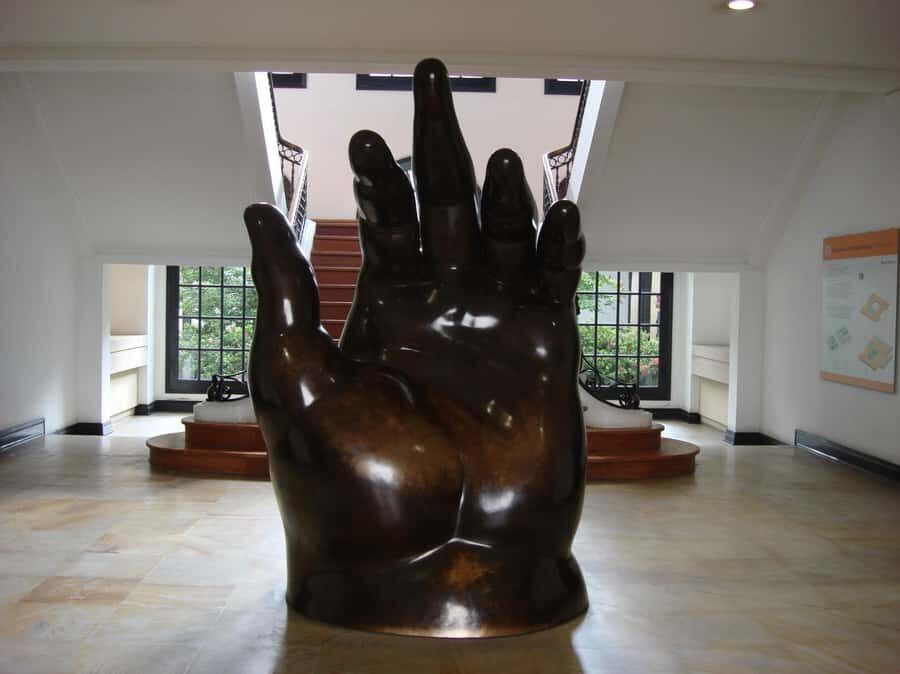 Bogotá: Private Guided Tour with Monserrate & La Candelaria - Plaza Bolívar: Where Bogotá’s Power and Pride Show Up