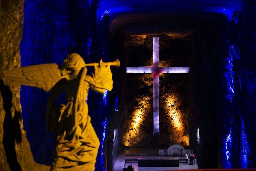 Bogotá: Salt Cathedral Private Tour with Entry Ticket Basic - The 180-Meter Underground Visit: What You’ll See Inside