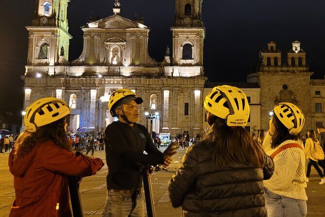 Bogota scooter tour - Plaza de Bolívar and Santander: the big symbols plus a reset in green