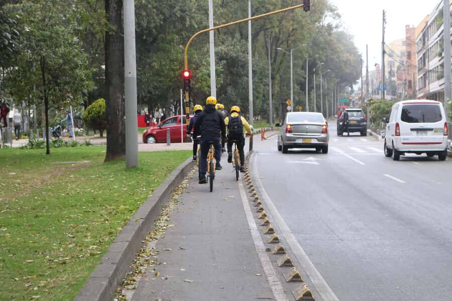 Bogotá: Shared Bike Tour - Pace, safety, and what to bring for this 210-minute ride