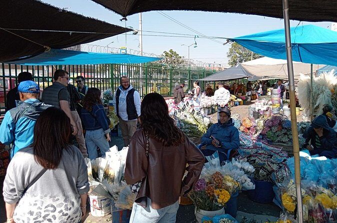 Bogota Tour, Monserrate, Museums and Local Art with Transportation - El Septimazo and the food pause at La Puerta de la Catedral