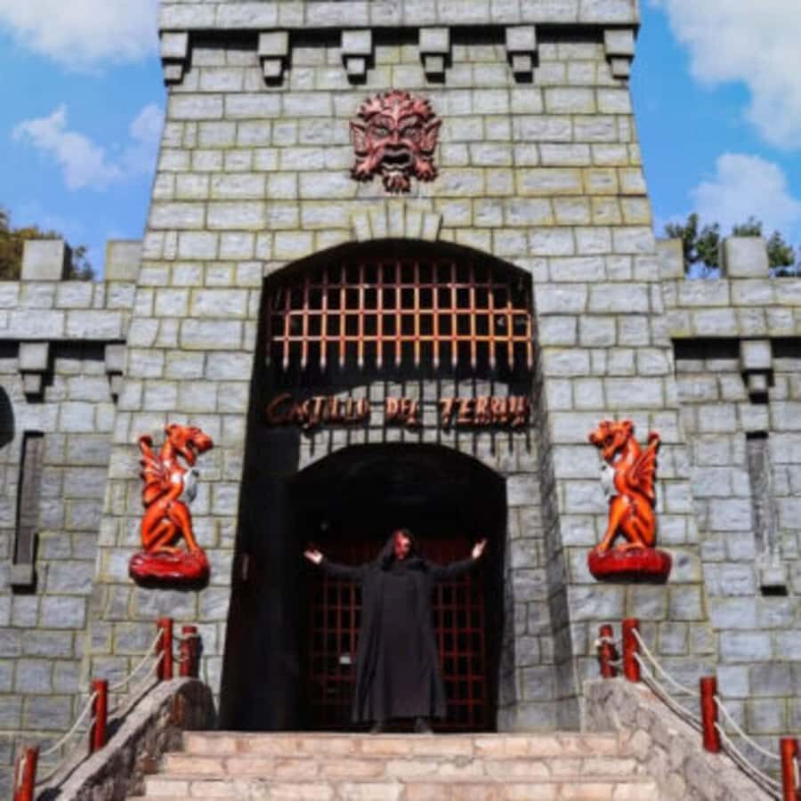 Bogota: Tour to Salitre Mágico, An Extreme Fun Trip - Your 5 Hours at Salitre Mágico: Rides, Shows, and a Guided Start