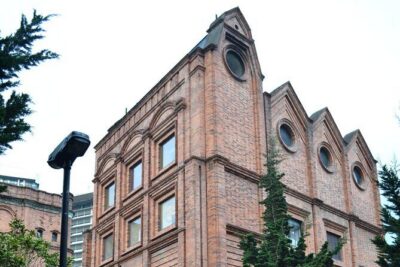 Bogota Walking Tour Teusaquillo a different part of the city - Starting at Museo Nacional: How You’ll Get Your Bearings Fast