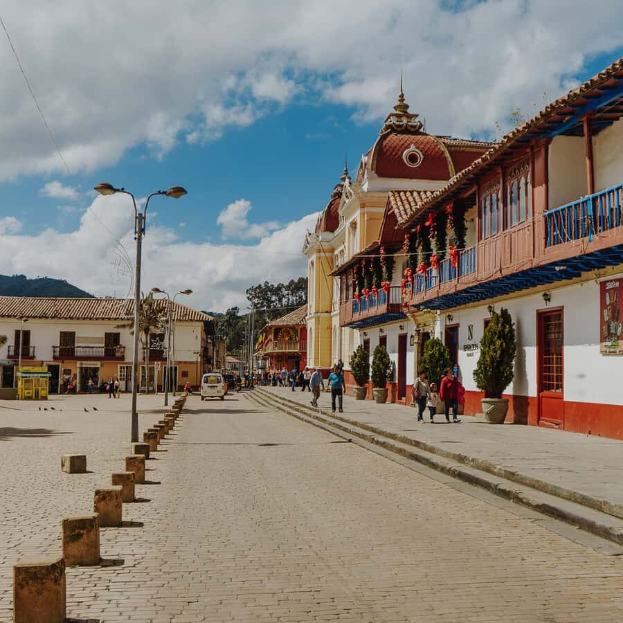 Bogota: Zipaquirá Salt Cathedral and Lake Guatavita Day Tour - Guatavita Town Stop and the Walk Toward Lake Guatavita