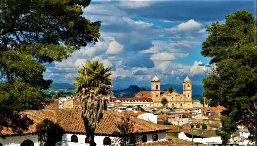 Bogota: Zipaquira, Salt Cathedral & Lake Guatavitá Tour - How private-group guides can make or break your day