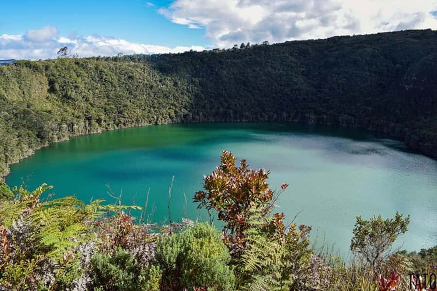 Bogota: Zipaquira, Salt Cathedral & Lake Guatavitá Tour - Getting north of Bogotá: the ride that sets the mood