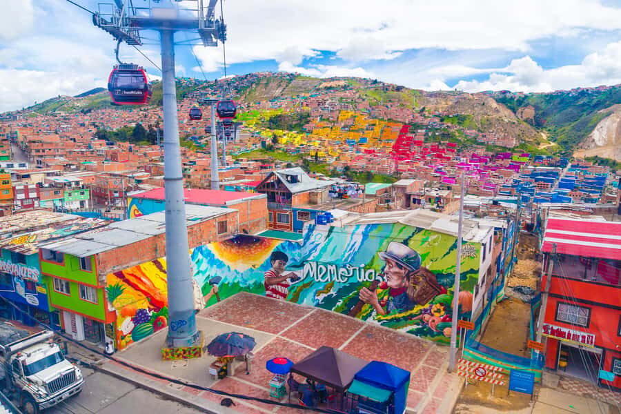 Bogotá´s Barrios: El Paraíso Favela Tour with Cable Car - Walking El Paraíso: street art, narrow streets, and real pace