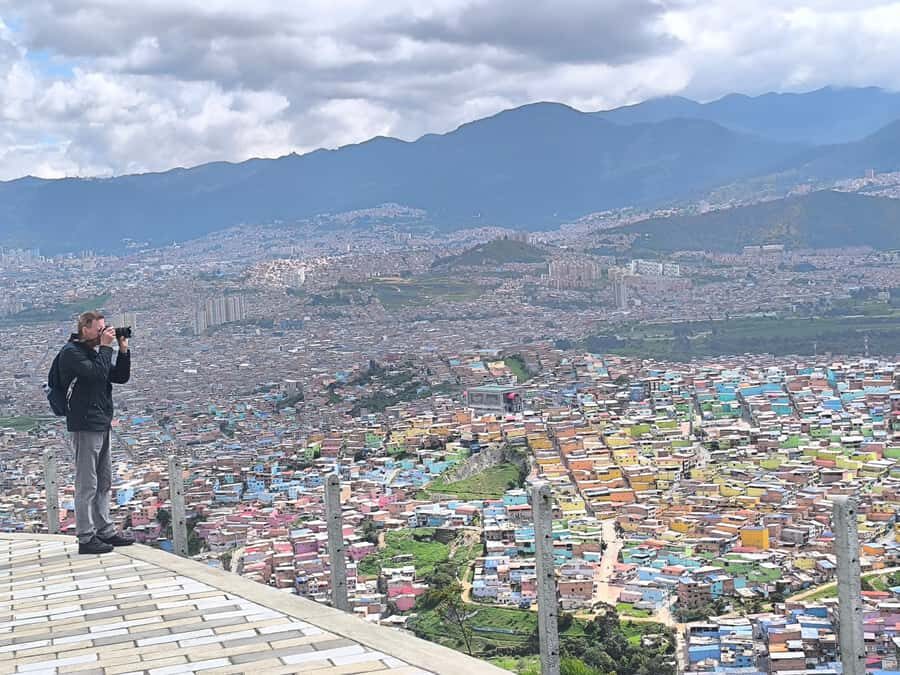 Bogotá´s Barrios: El Paraíso Favela Tour with Cable Car - The panoramic viewpoint stop: your best city photos come after the walking