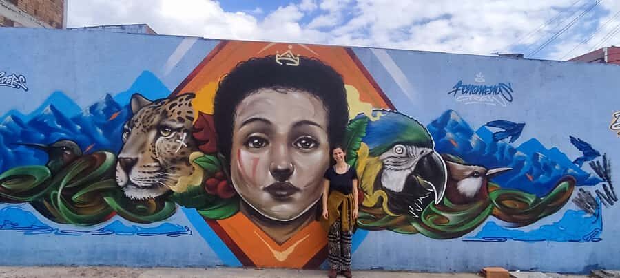 Bogotá´s Barrios: El Paraíso Favela Tour with Cable Car - Snack stop: a simple taste of Colombia (included)