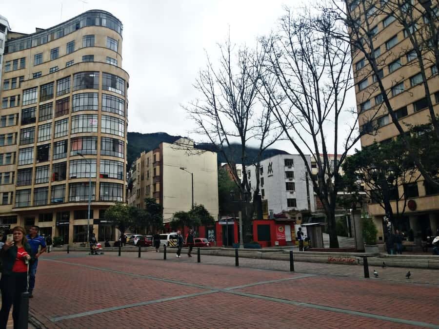 Bogota's Historic Center and Monserrate in one day - Simón Bolívar Square and the Presidential House: Seeing Power Up Close
