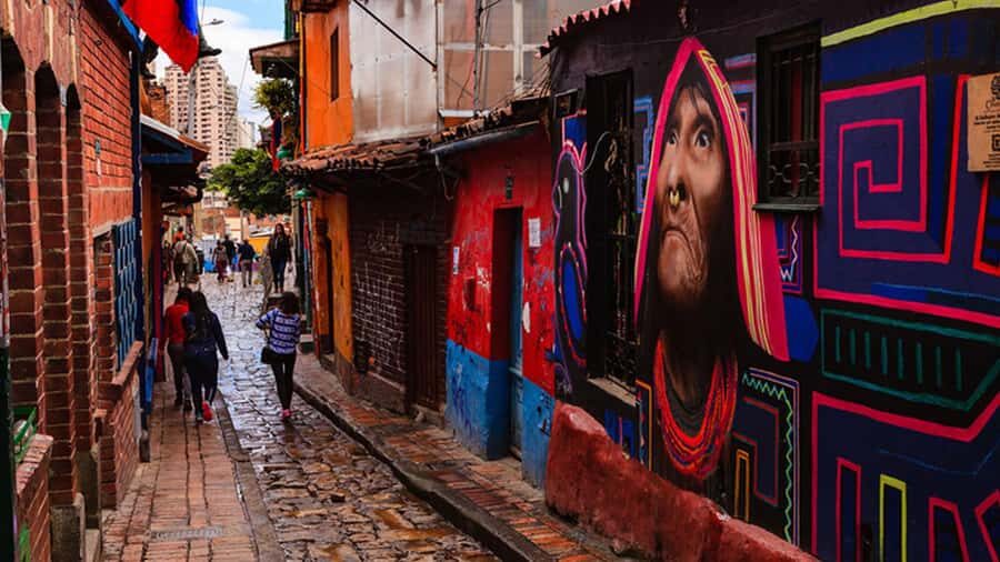 Candelaria Unveiled: Cool-tural Heritage Walking Tour - Walking La Candelaria with a guide who connects the dots