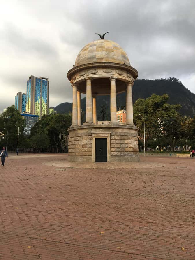 Complete Walking Tour in Bogota's Downtown - Carrera 7ma and El Bogotazo: When a City Breaks (and reforms)