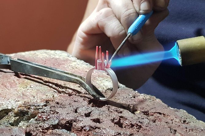 Create Your Own Colombian Emerald Ring - Meeting the hosts and getting your design choices ready