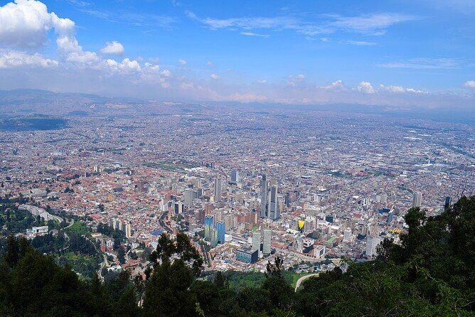 Descubre la Magia: Catedral de Sal & Bogotá en 1 Día - Museo del Oro: 34,000 pieces of gold, but the point is meaning