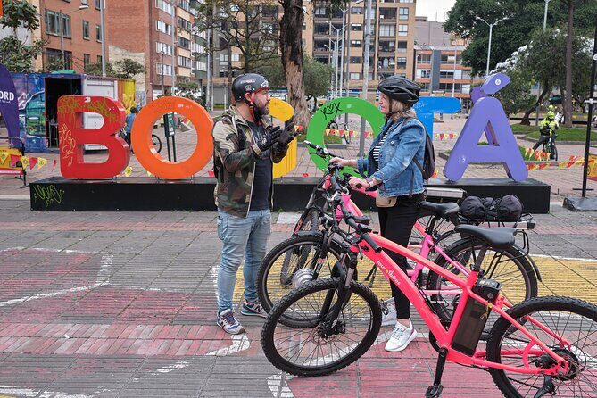 Electric bikes with local bites (flexible hours and small group) - Stop 1: Plaza de Bolivar de Bogotá in about five minutes