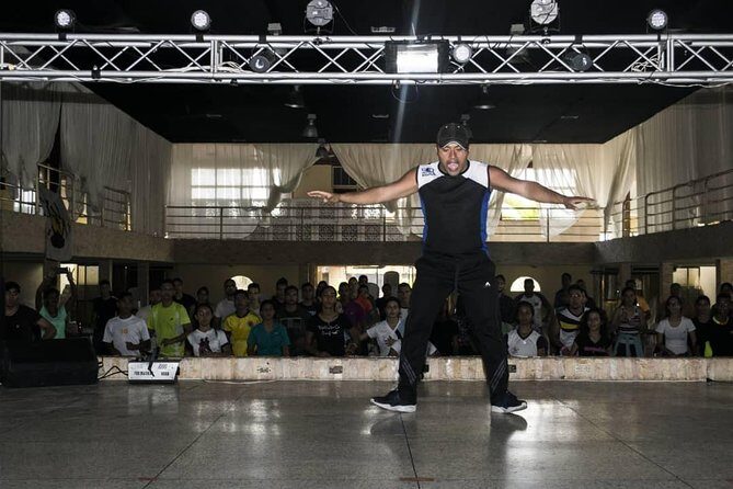 Face-to-face dance classes in Bogotá. La Candelaria - Optional night route: bars, night spots, and dancing longer