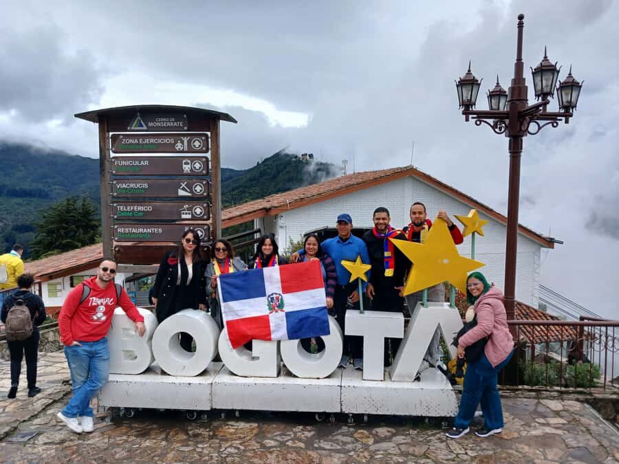 Free Walking Tour Bogotá: Arte, Historia y Café - Plaza de Bolívar: Colombia’s political heart in one view