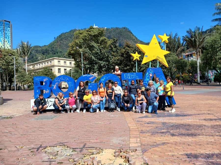 Free Walking Tour Bogotá: Arte, Historia y Café - La Candelaria streets: cobblestones, balconies, art, and cafes