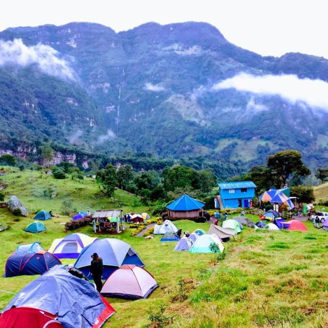 From Bogota: La Chorrera Waterfall Guided Hike - The snack and the food reality check