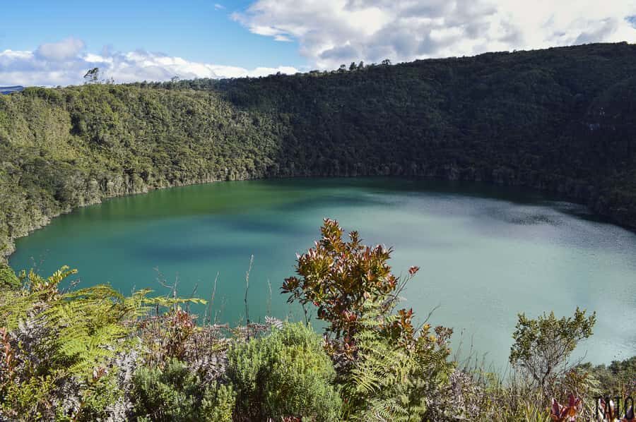 From Bogotá: Lake Guatavita and the El Dorado Legend Tour - New Guatavita town walk: colonial traces and the rebuilt settlement