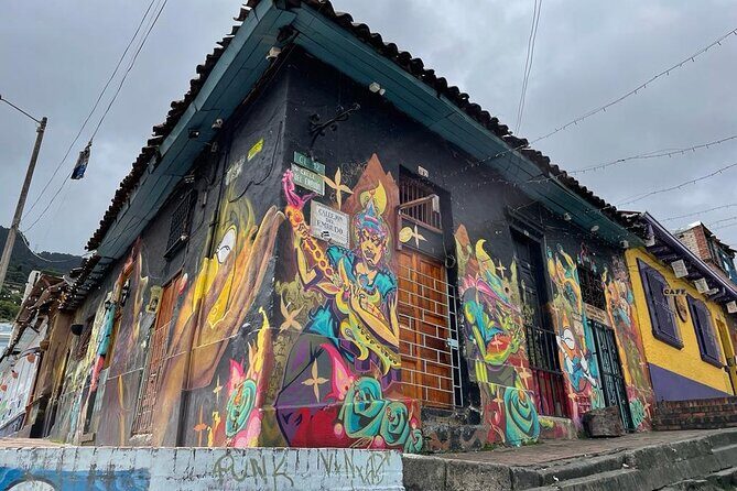 Full Day Private Tour Historical Center La Candelaria and Monserrate - The private-transport rhythm that makes a 7-hour day feel doable