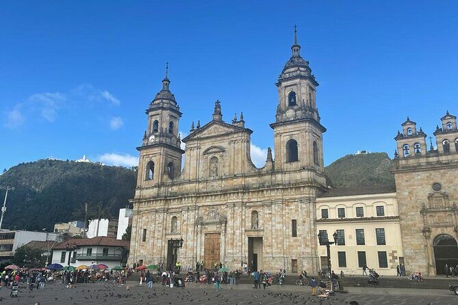 Full Day Private Tour Historical Center La Candelaria and Monserrate - Lunch and breaks: where your comfort choices show