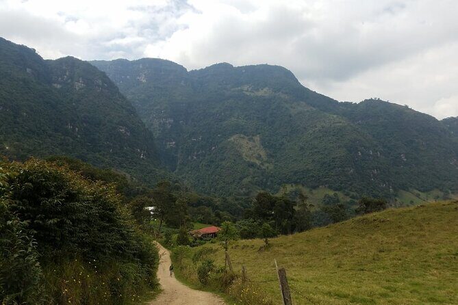 Full-Day Private Tour to La Chorrera Waterfall and El Chiflón - El Chiflón: 59 meters, a walk you can manage, and a good photo pause