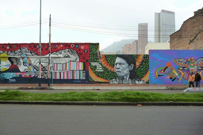 Graffiti Bogotá Private Walking Tour Express(3 Hrs.) - The guide makes it: spotting the obvious and the subtle