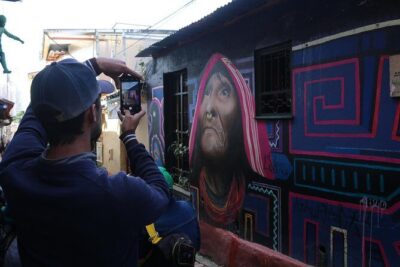 Graffiti Tour in La Candelaria Bogotá with Transportation - Starting at Chorro de Quevedo: the tour’s story engine